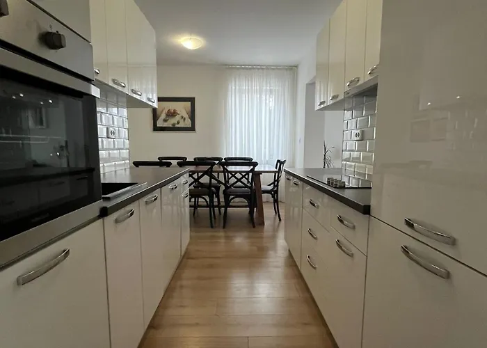 Island View 1 Apartment *